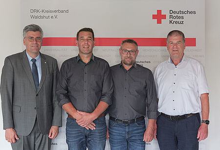In der Mitte die neue Kreisgeschäftsführung 